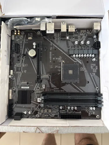 PLACA MÃE M550M K DEFEITUOSA