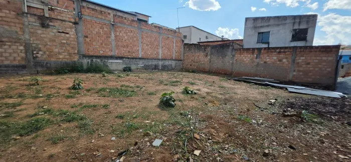 Lote 75 m² em Condomínio Fechado