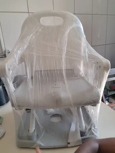 Vendo cadeirinha de alimentação cosco