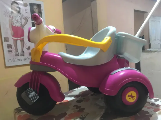 Vendo motoca de menina ótimo estado 