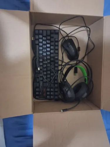 Kit gamer teclado mecânico redragon kumara mouse redragon cobra e headset dagger