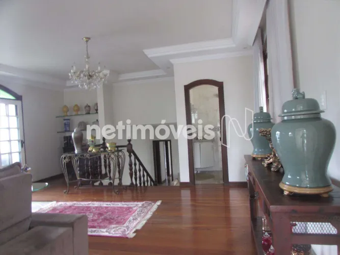 Excelente casa colonial com 350 m²; e 06 vagas de garagem