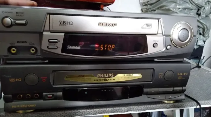 lote 2 videos cassete philips e semp toshiba no estado 50 os dois 25 cada