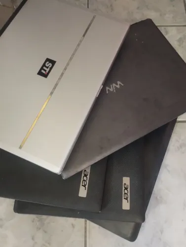 Lote com notebooks antigos p retirada de peças ou conserto.