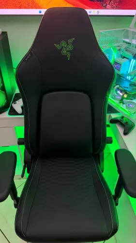 CADEIRA GAMER PREMIUM - RAZER ISKUR V2 - na caixa 