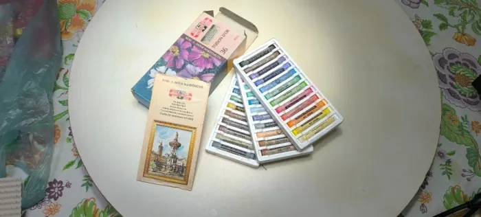  estojo de giz pastel seco macio redondo Toison d'Or da Koh-i-noor, referência 8515. 