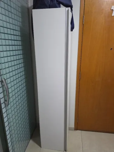 Armário vertical em MDF