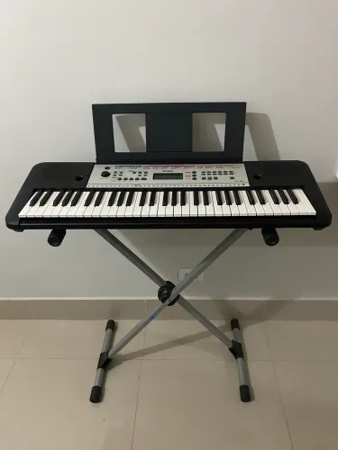 Teclado Portátil 61 Teclas Ypt 280 Preto Yamaha