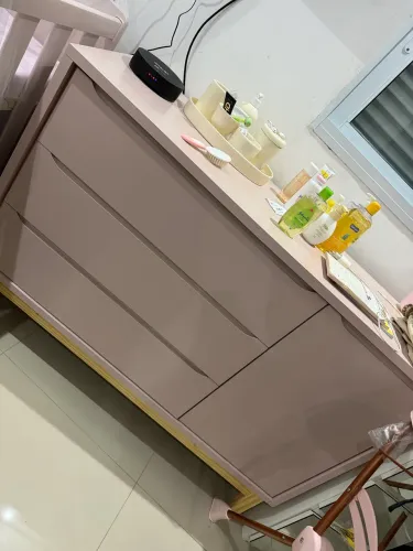 Vende-se berço + cômoda + puf de bebê menina