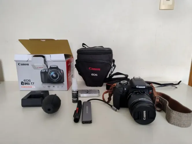 Câmera fotográfica Canon EOS Rebel T7 - Seminova