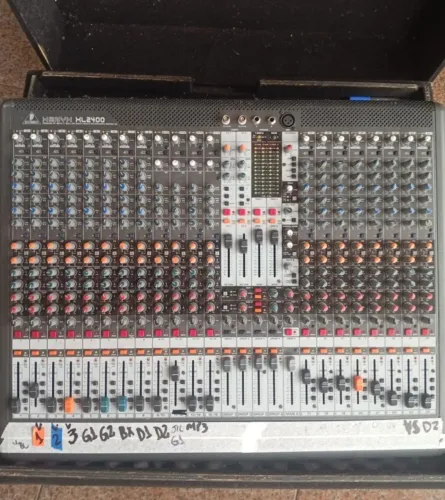 Mesa de Som Analógica Behringer XENYX XL2400