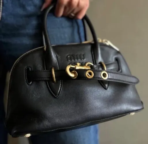 Bolsa de couro MIU MIU - acompanha todos os itens - alça com regulagem e dust Bag 