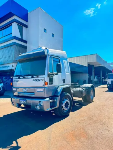 FORD CARGO 4532 E 2008 | 4x2 | MOTOR CUMMINS | CABINE LEITO COM CAMA
