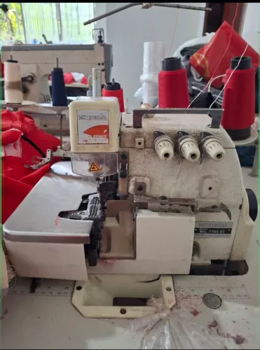 Máquina industrial Overlok 