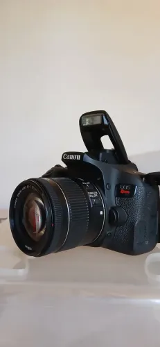 CÂMERA CANON T7i
