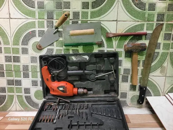 Kit Ferramentas + Furadeira Black+Decker - Tudo funcionando