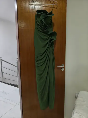 Vestido verde oliva para festas, casamento. Usado 1 vez apenas!