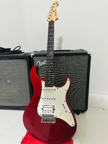 Guitarra Yamaha PAC 012