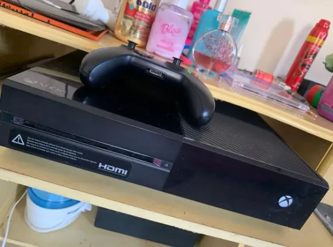 TROCO XBOX ONE POR PS4 TENHO VOLTA O MEU TEM 1 CONTROLE E VARIOS JOGOS 