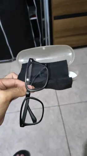 Óculos sem grau NOVO + capa + pano pra limpar