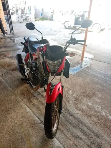 Vendo Honda Titan 50 anos