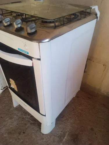 Fogão por 300 entrego.