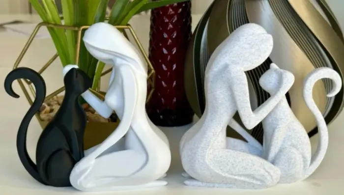 Escultura Decorativa Mulher e Gato Abstrata - Impressão 3D PLA
