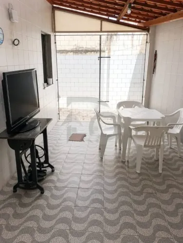 Casa no Bairro Siqueira Campos com 3 Quartos, 2 Banheiros e Garagem - 200m²