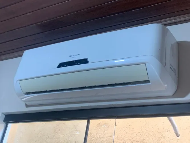 Vendo central de ar 24.000, 220v seminova