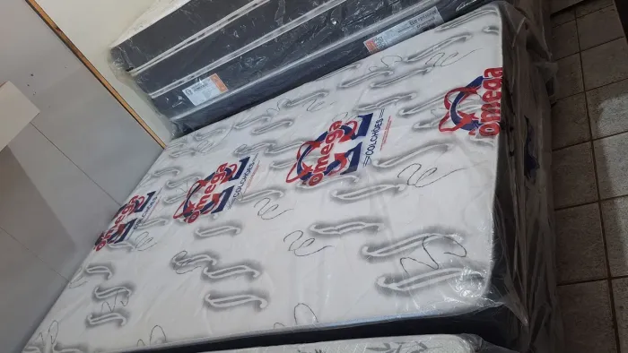 Cama de casal base e colchão espuma