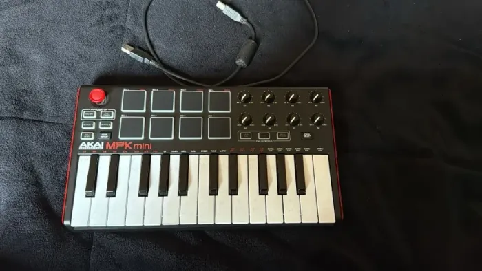 Teclado AKAI MPK Mini MK3