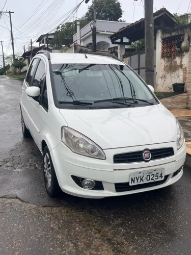 Fiat Idea Attractive 1.4 Fire Flex 8V 5P 2011