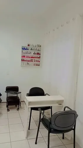 Alugo espaço e uma sala pequena para podologia, manicure e pedicure e cílios / sobran
