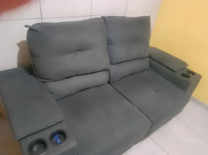Sofá de dois lugares retrátil