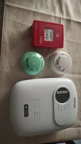 Central de alarme Intelbras 