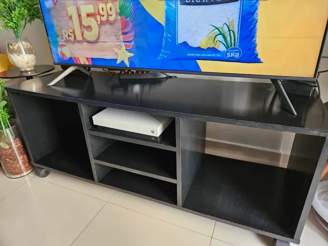 Rack preto em MDF