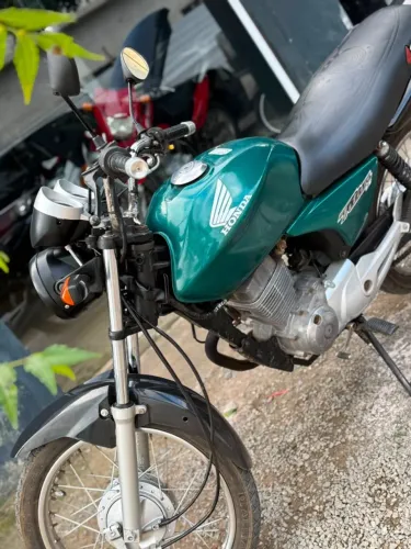 2004 A.P.C Motor Company Cg150 na partida