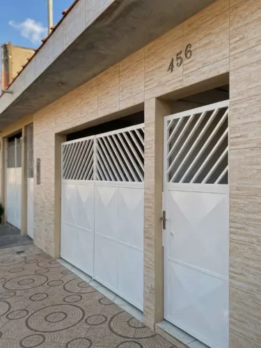 Casa 137m² Térrea Ampla e ventilada com 2 vagas de garagem
