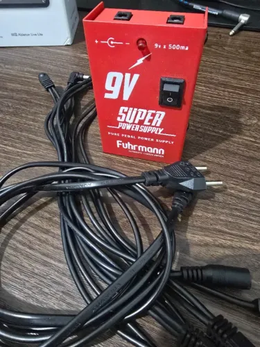 Fonte Para Pedais De Efeito Fuhrmann 9v Power Supply 127v