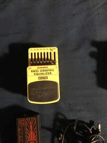 PEDAL BASS GRAPHIC EQUALIZER - BEHRINGER 