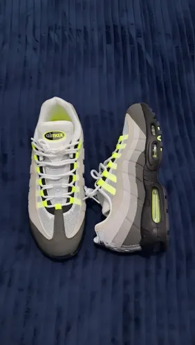 Air max 95 neon novo nunca foi usado na caixa
