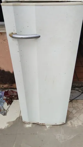 GELADEIRA PRA REITRADA DE PEÇAS