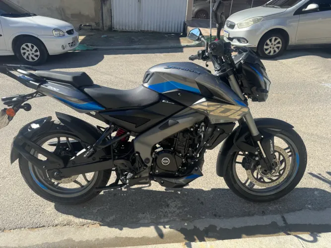 Vendo moto Bajaj 200
