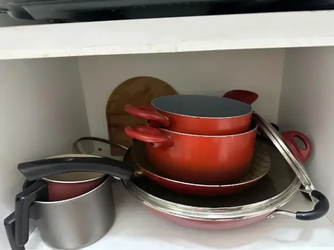Kit cozinha completo (panelas, pratos, copos, utensílios e eletrodomésticos)