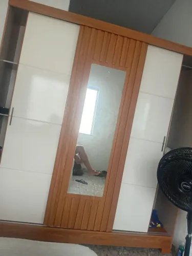 Vendo ou troco, pelo celular. mais volta / quarda roupas