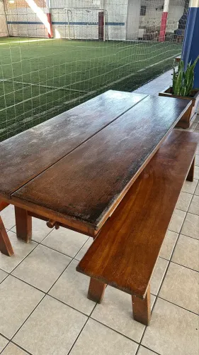 Mesa madeira com bancos 