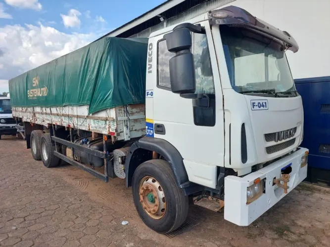 TECTOR 240E22 ATTACK 6x2