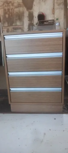 Cômoda feita por marceneiro resistente 