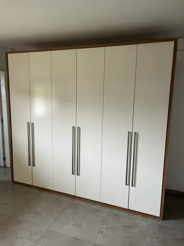 Guarda-Roupa Planejado de alto padrão 6 Portas Branco e Madeira 2,40x2,50m