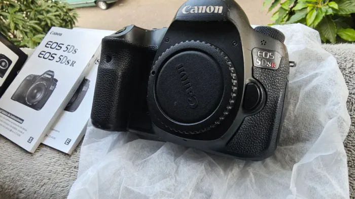 Camera canon 5dS R medio porte 50.6 megapixels para altissima publicidade 